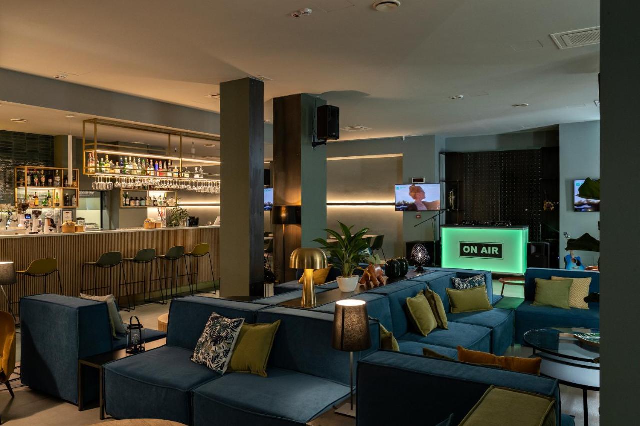 Arryvo Hotel เลชเช ภายนอก รูปภาพ