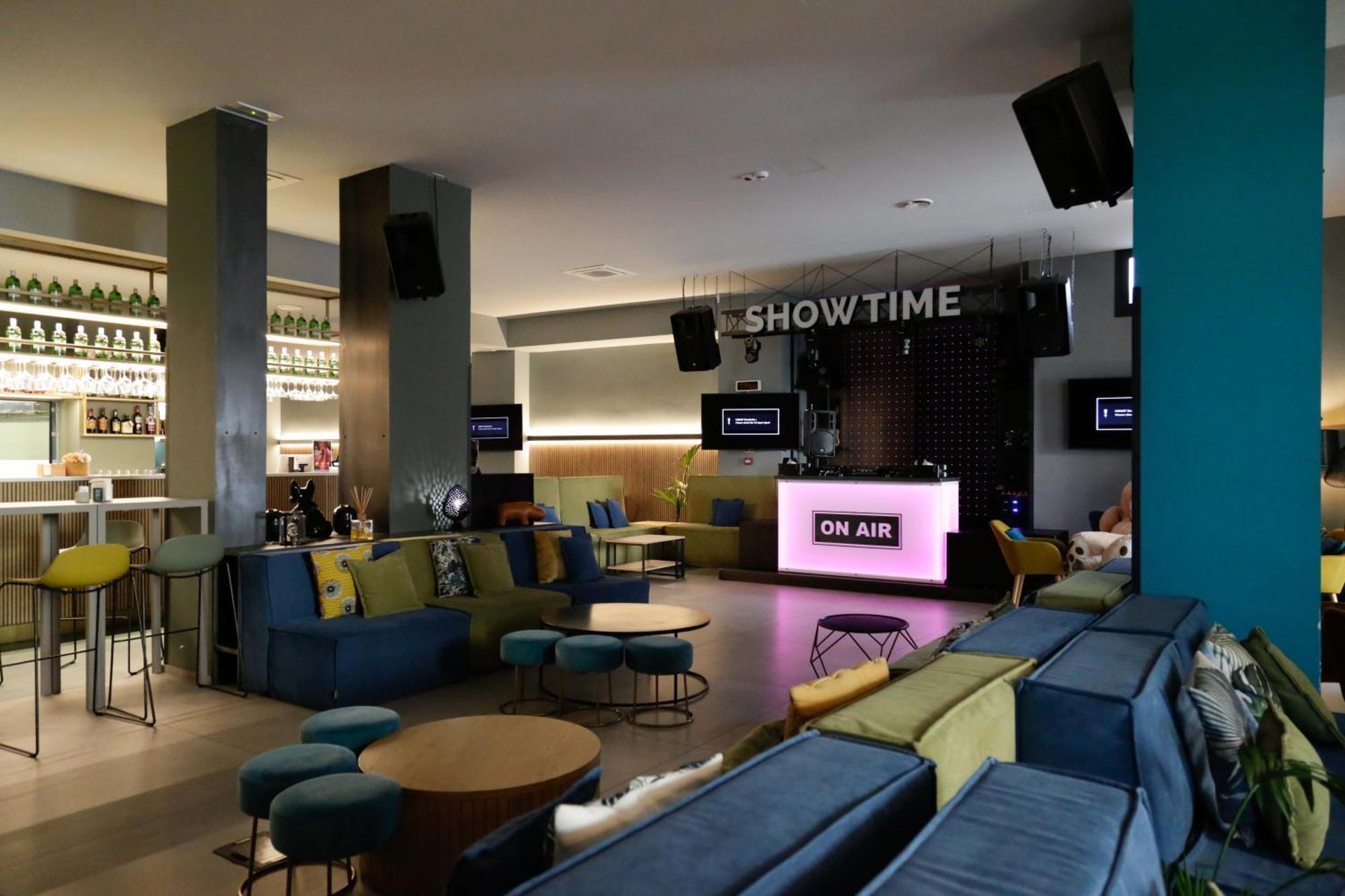 Arryvo Hotel เลชเช ภายนอก รูปภาพ